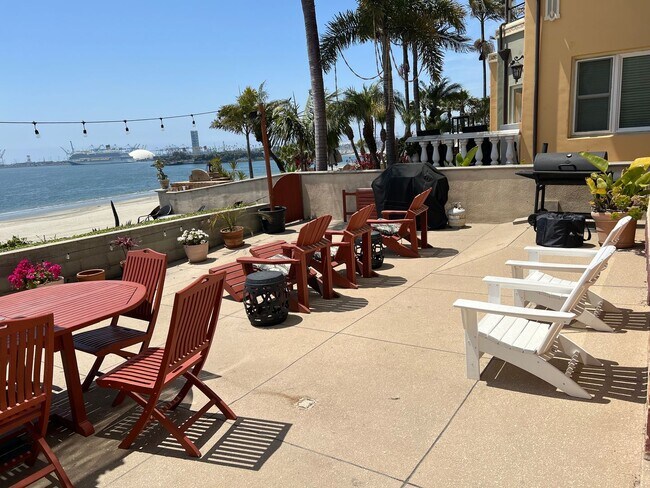 Building Photo - Oceanview Two Bedroom Apartment with Laund...