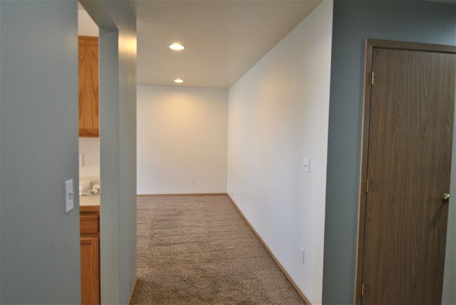 Building Photo - 2-Bed, 1-Bath Condo in East Wenatchee