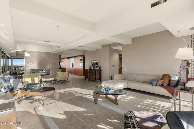 Building Photo - 7167 E Rancho Vista Dr