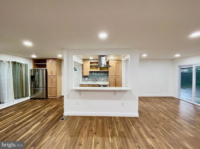 Building Photo - 1402 Mullins St