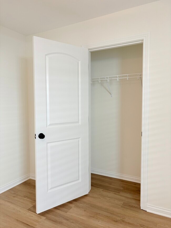 Building Photo - 1307 Helmsdale Ave