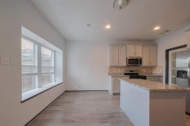 Building Photo - 1439 El Camino Village Dr