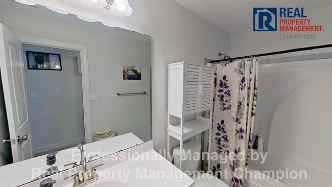 Building Photo - 4 BD/2 BA Single Story Home on Large Corner Lot w/Fenced Back Yard