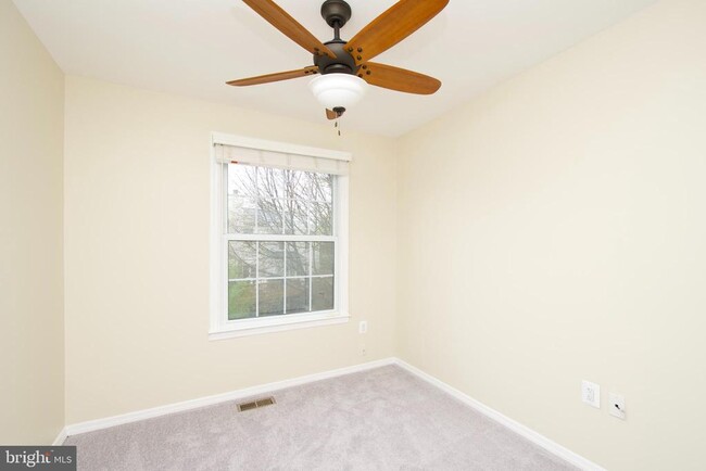 Building Photo - 6136 Summer Park Ln