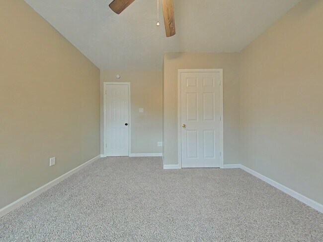 Building Photo - 6449 Kelmscot Ct