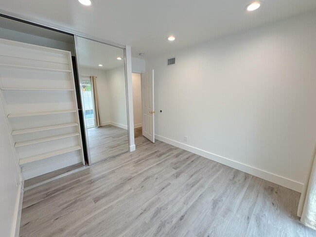 Building Photo - 25761 Serenata Dr