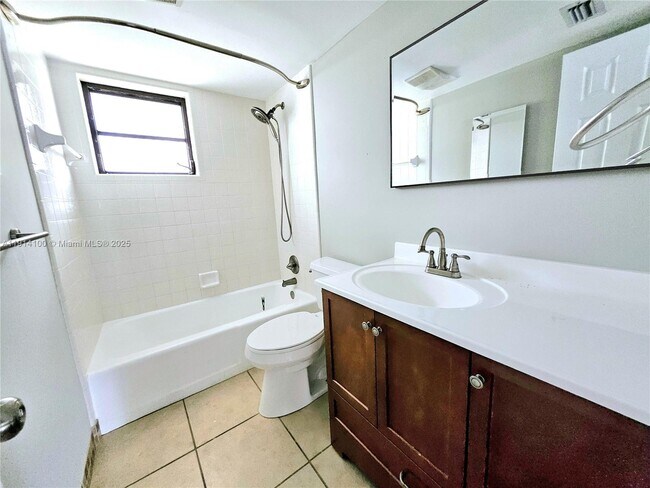 Building Photo - 511 SW 15th St