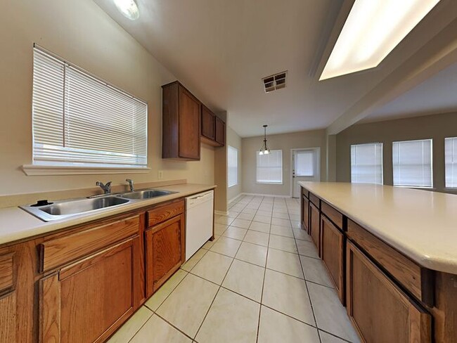 Building Photo - No Applications Fees* $500 off first month...