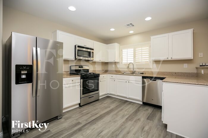 Building Photo - 8288 Vanity Fair Ln