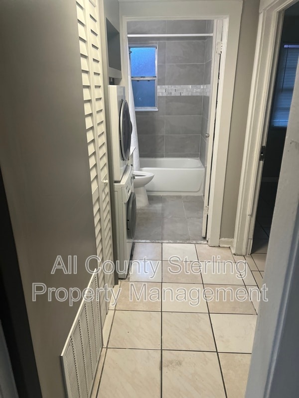 Building Photo - 521 SE 14th Terrace