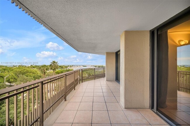 Building Photo - 2901 S Bayshore Dr