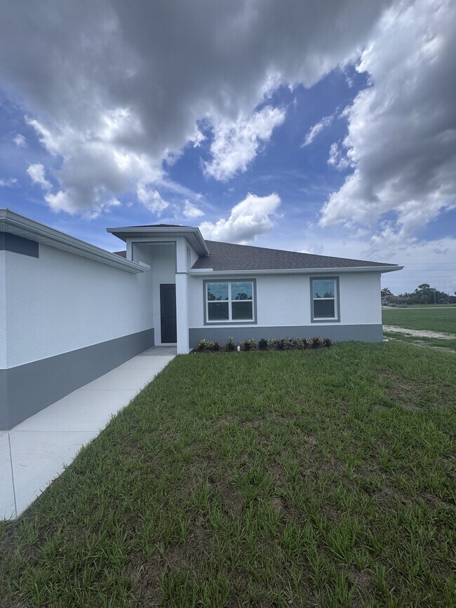 Building Photo - 1724 NW 24th Ave