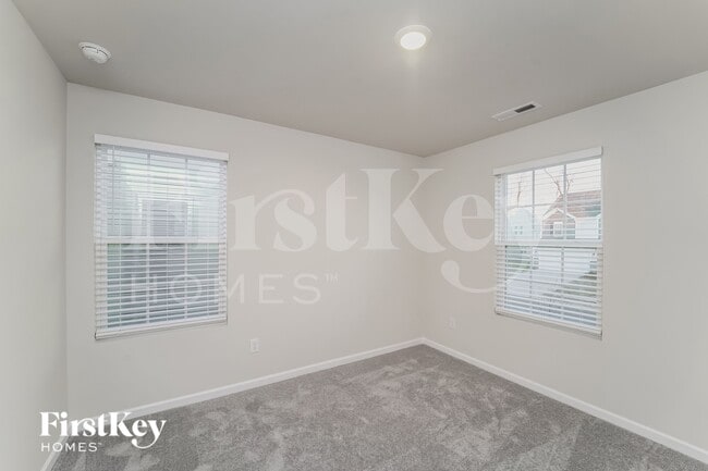 Building Photo - 388 Hollingswood Dr