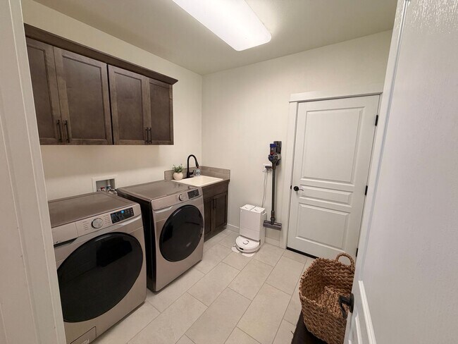Building Photo - 3 Bed/2 Bath Single Level Home in Sisters! - Backs Up to Deschutes National Forest