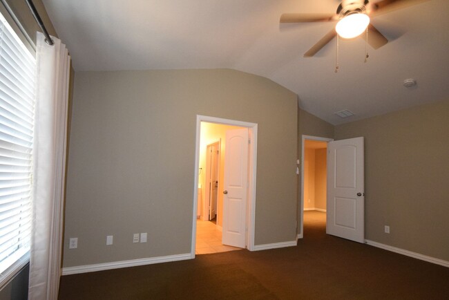 Building Photo - Beautiful 2 bed, 2.5 Bath Townhome in Plano