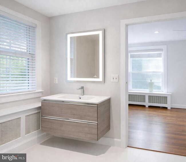 Building Photo - 2127 Leroy Pl NW