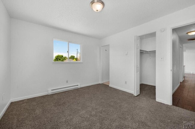 Building Photo - 981 Tamarack Cir