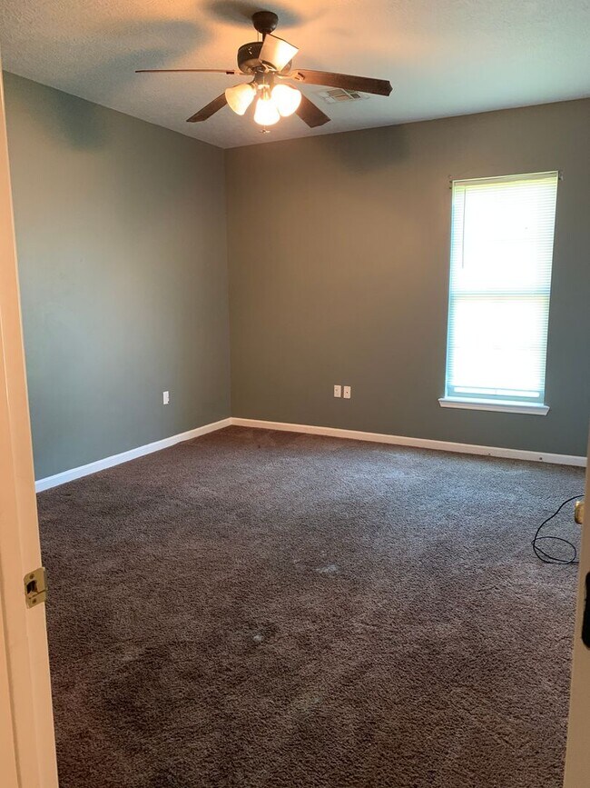 Building Photo - Apartment for lease