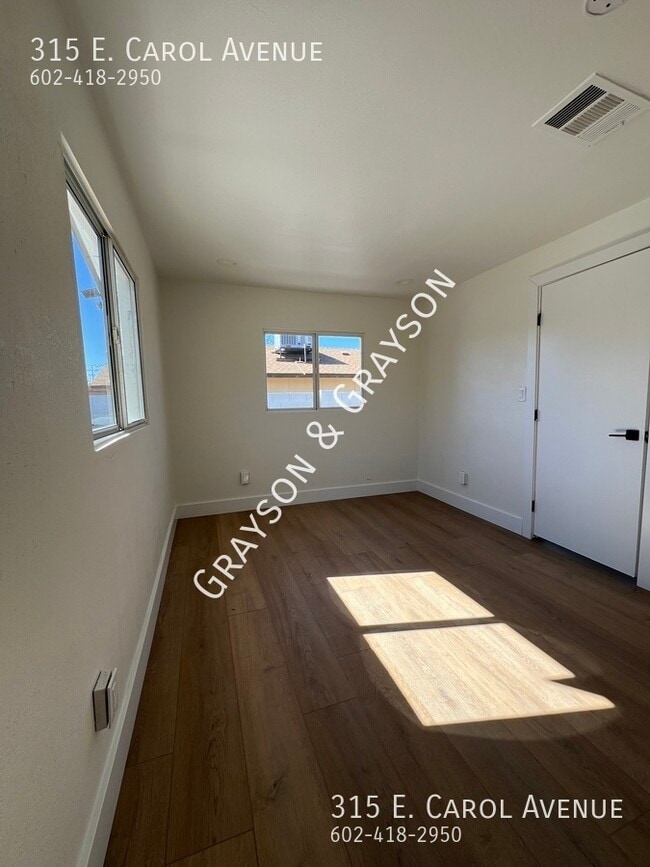 Building Photo - 315 E Carol Ave