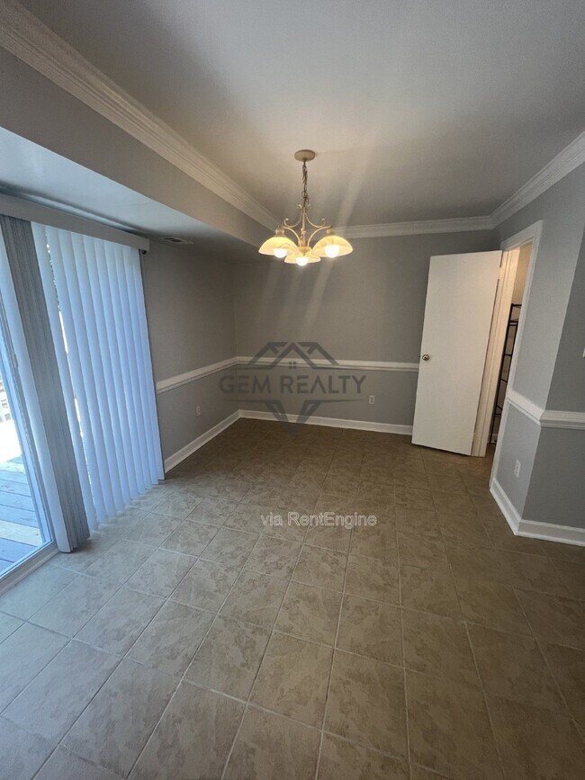 Building Photo - 5253 Daffodil Dr