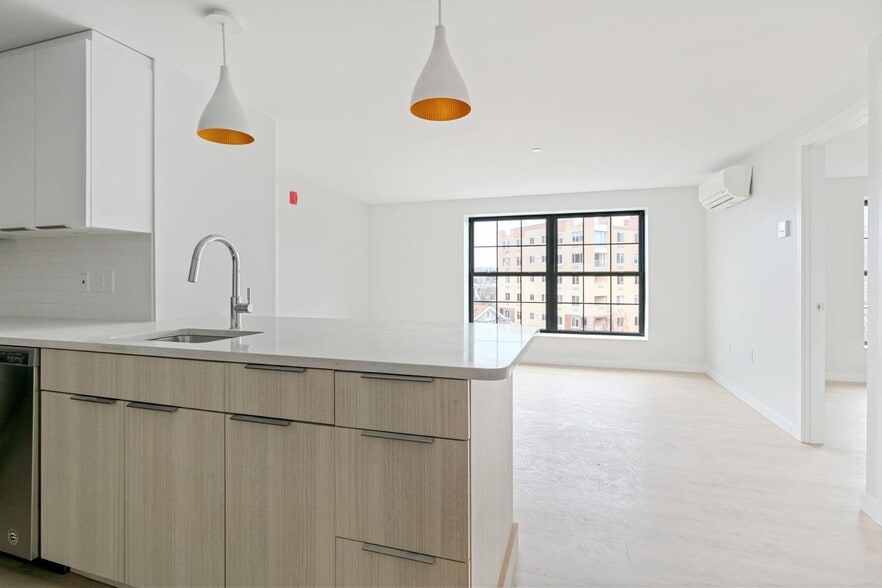 Building Photo - 11 Soden St