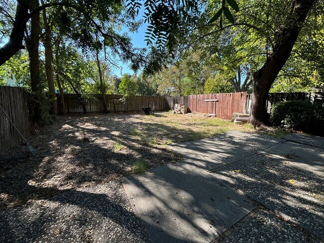 Building Photo - Lovely Cul-de-Sac Home in Davis – Close to Parks & Amenities
