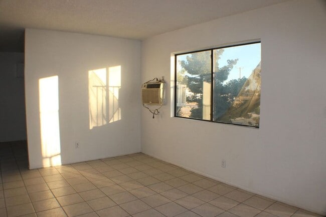 Building Photo - 21107 Nemophilia St