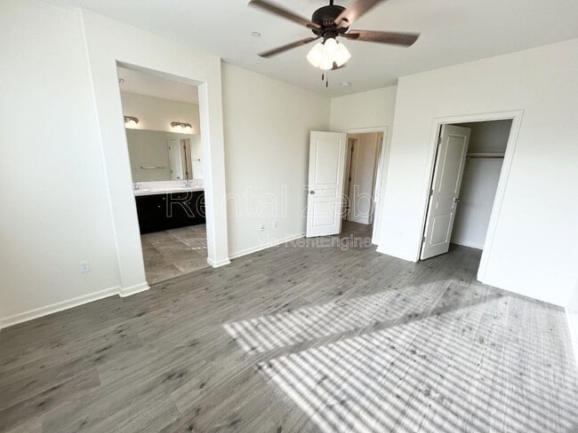 Building Photo - 4304 Strathmore Pl