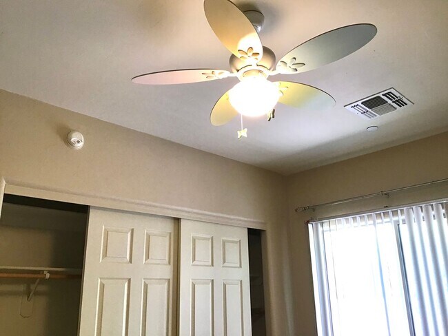 Building Photo - 5 Bdrm, 3 Full bath, clean nice home in Oro Valley-La Canada & Naranja