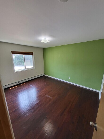Building Photo - 1305 Jewel Ct