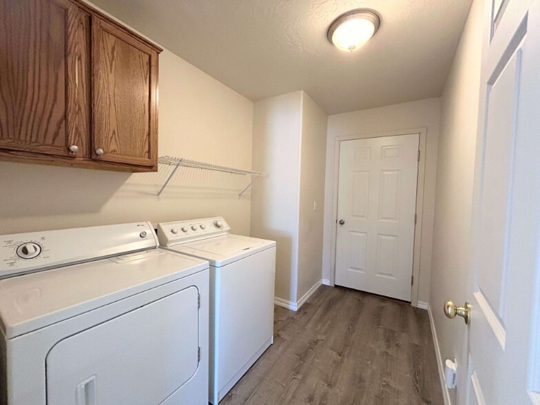 Building Photo - 1129 Golden Pheasant Dr