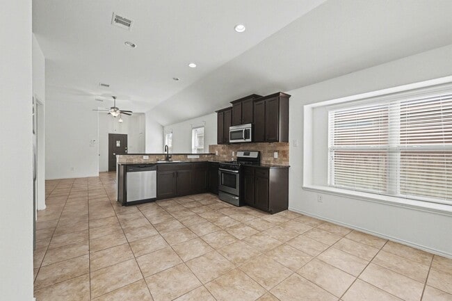 Building Photo - 20719 Winghaven Dr