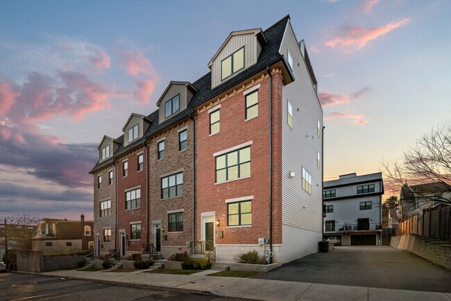 Building Photo - 330 Wright St