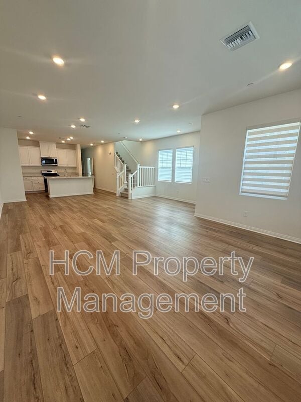 Building Photo - 4254 S Hermosa Paseo