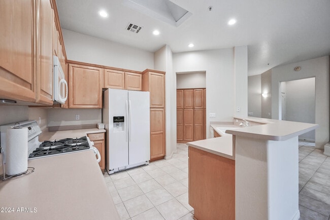 Building Photo - 6572 Shooting Star Way