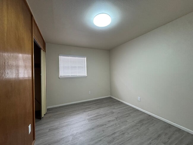 Building Photo - 525 W Reed St