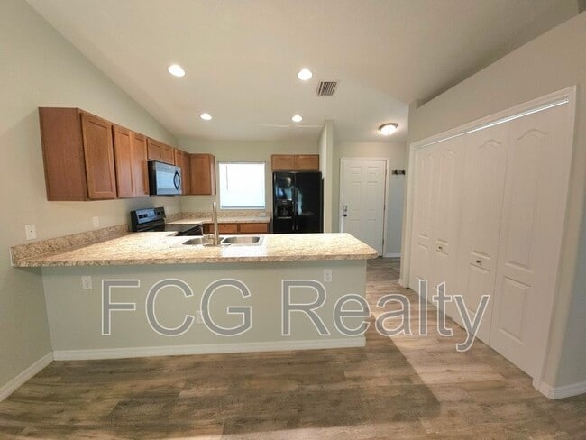 Building Photo - 9383 N Peachtree Way