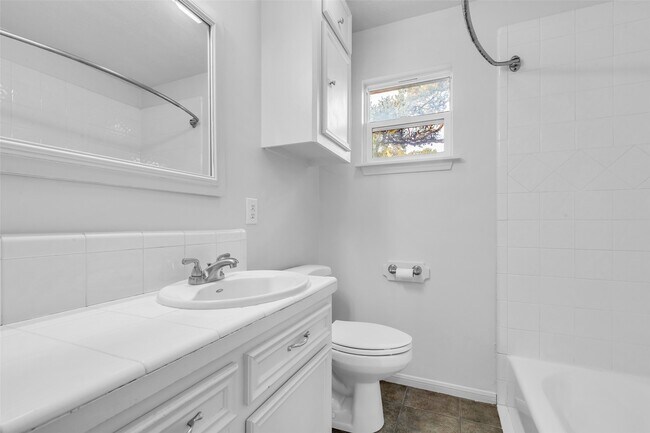 Building Photo - 4303 Piney Woods Dr