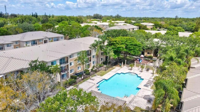 Building Photo - 1700 Crestwood Ct S