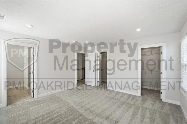 Building Photo - 3 Bed 3 1/2 Bath Single Family Home with Attached 2 Car Garage