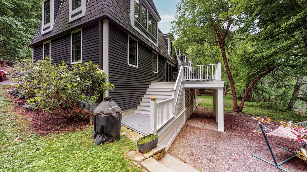 Exterior Side Deck - 40 Possum Rd