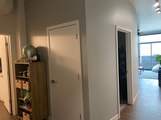 Building Photo - 4555 Forest Park Ave