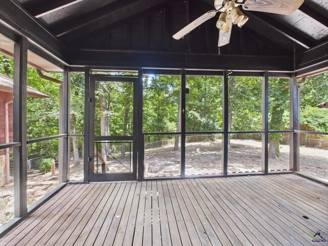 Building Photo - 1167 Roundtable Ln
