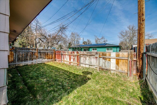 Building Photo - Charming 2 Bed, 1 Bath Duplex – Prime Bois...