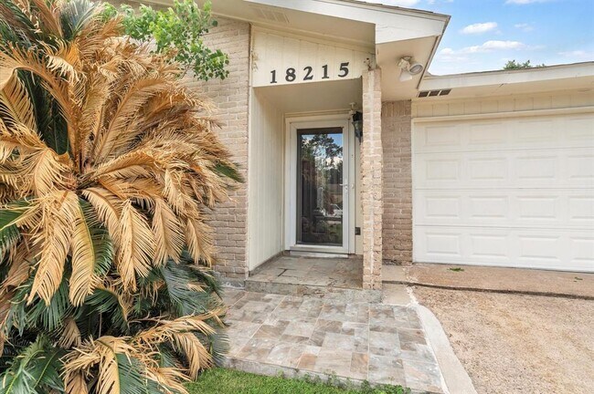 Building Photo - 18215 Navajo Trail Dr