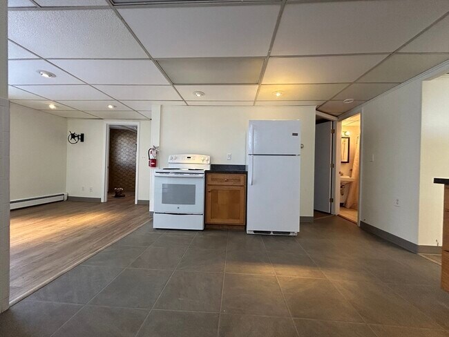 Building Photo - 200 Main St