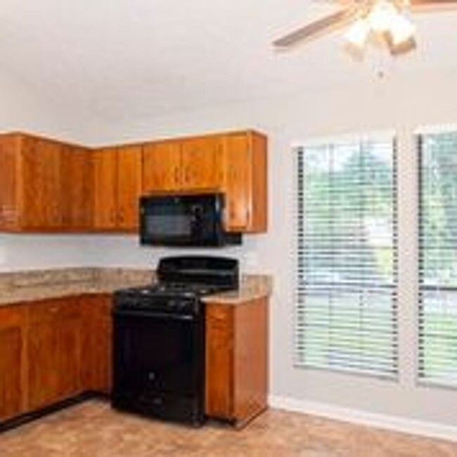 Building Photo - CHARMING 3 BED 2 BATH HOME FOR LEASE IN PR...