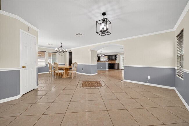 Building Photo - 20151 Pioneer Ridge Dr