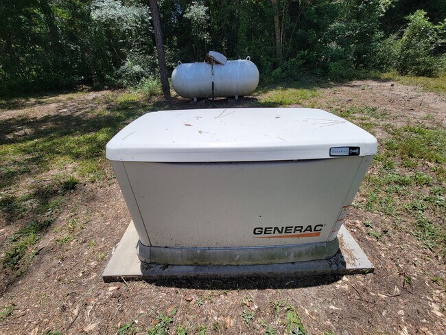 Building Photo - Cozy and Adorable home 4 bedroom 2 bath home on over 1 acre near McRae Lake! Relax on the covered...