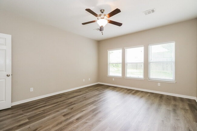 Building Photo - 18460 Sunrise Maple